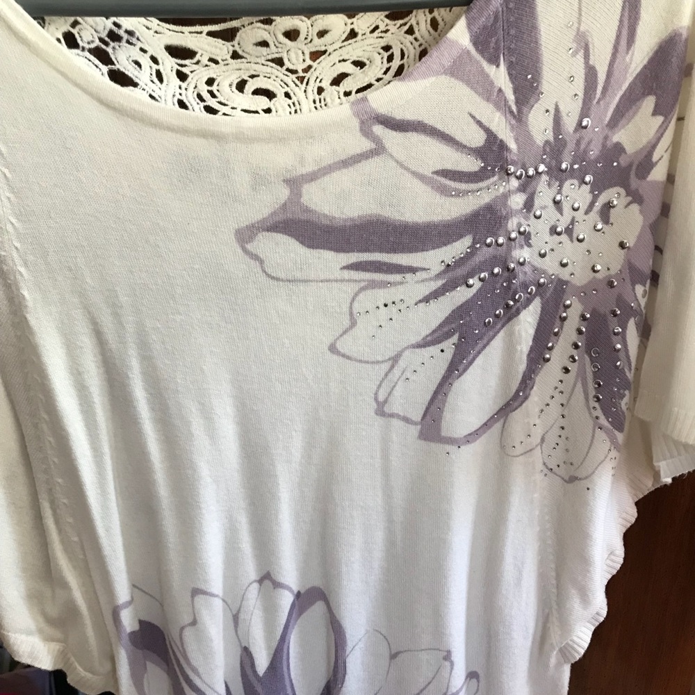 Short sleeve light sweater /poncho style side